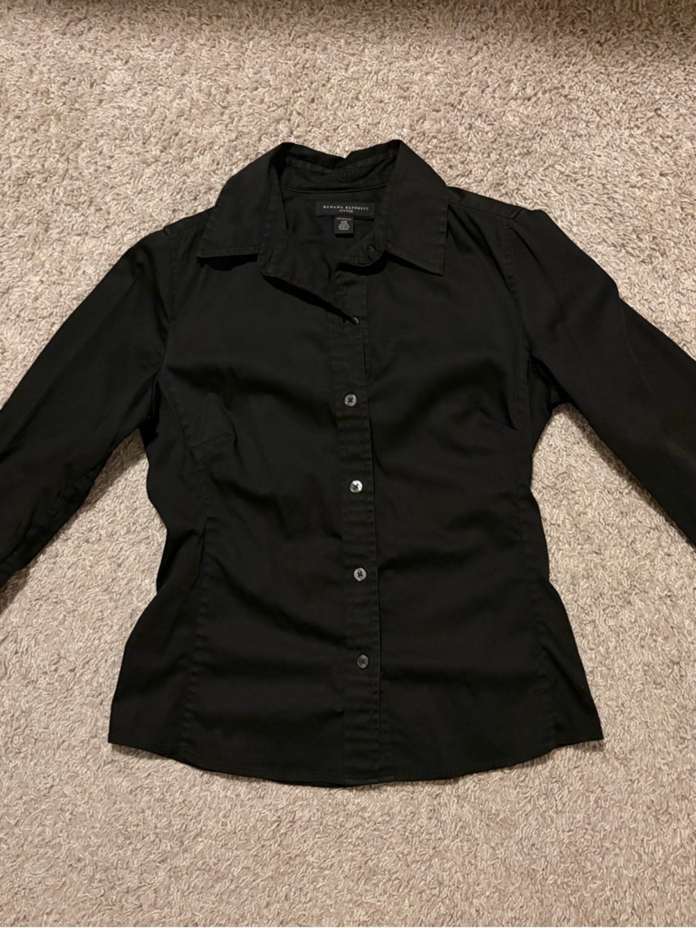 Banana Republic Women’s Fitted Button-Down Shirt, size XS.